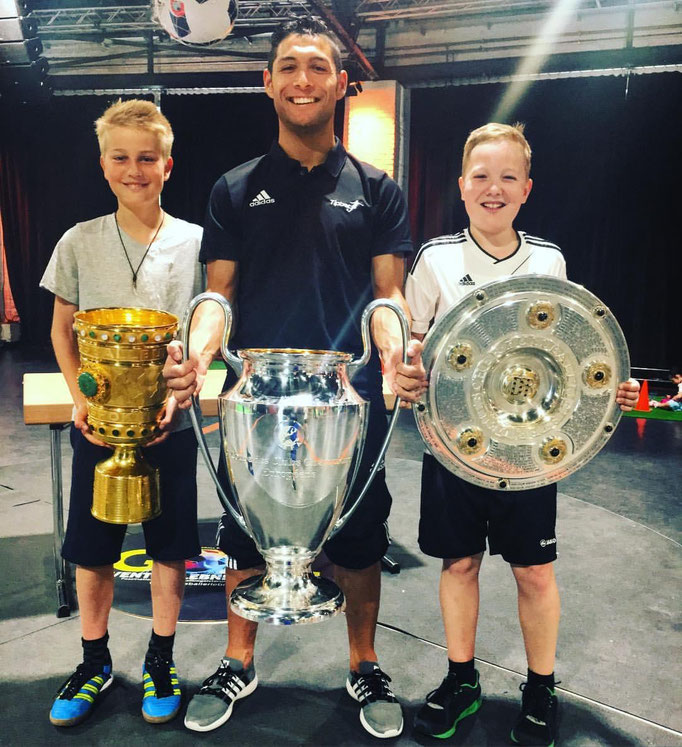 Soccerhalle Kindergeburtstag Pokale