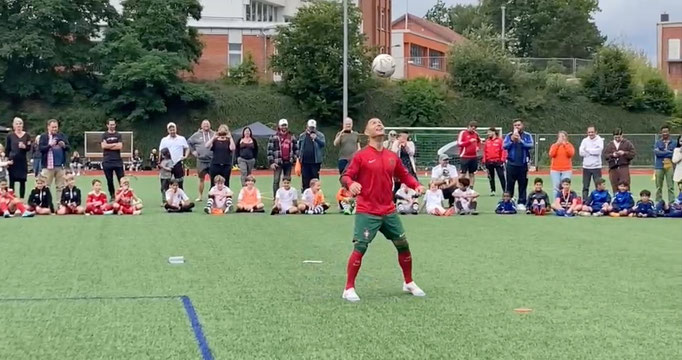 Ballkünstler trickst 