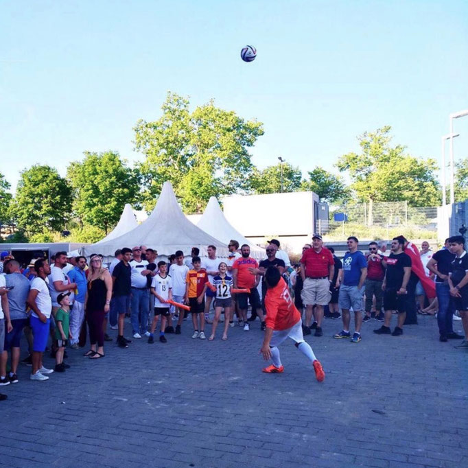 Fussball Privattrainer für Shows & Unternehmen