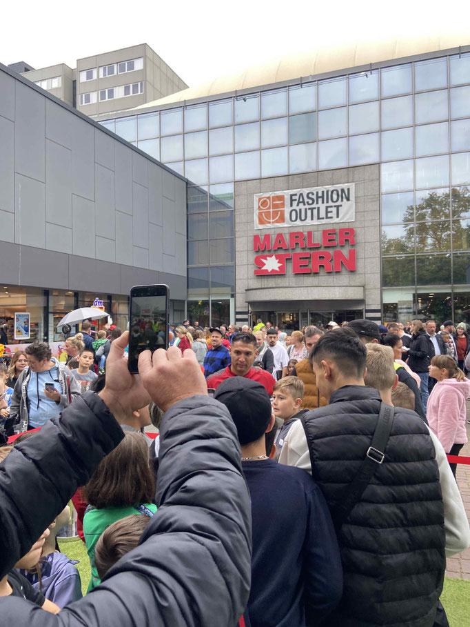 Ballkünstler Fotos & Autogrammstunde