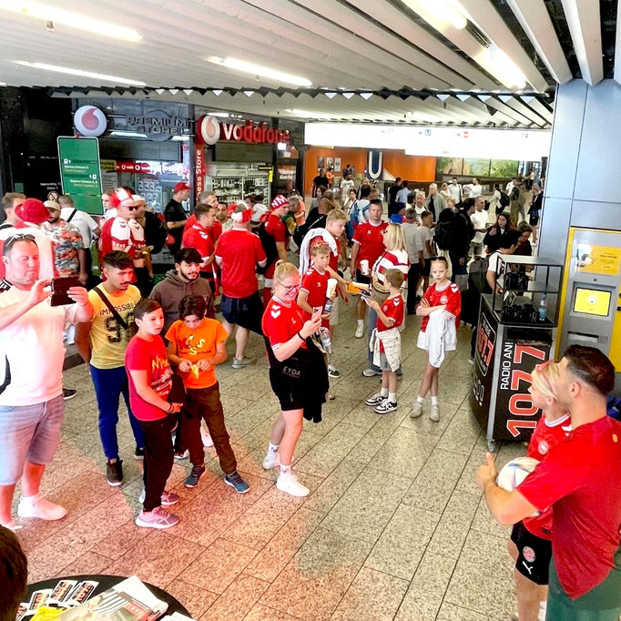 Fussball Kongresse Bühnenshow Hauptbahnhof