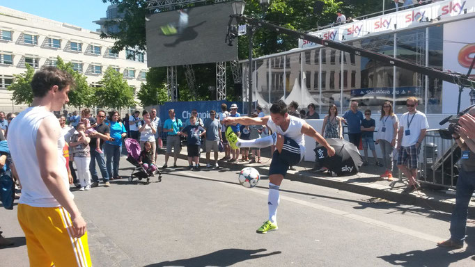 Fussball Freestyler bei der Sky Veranstaltung