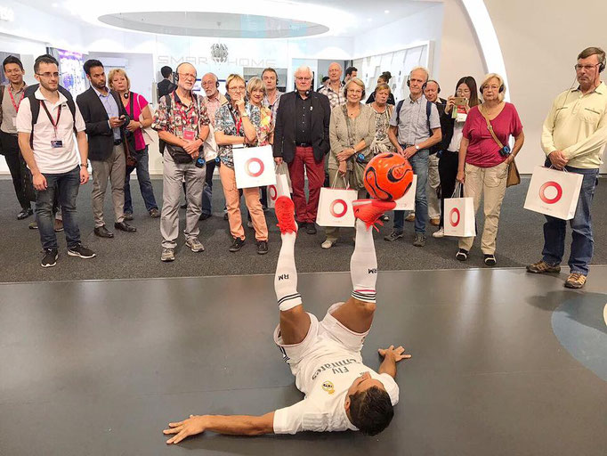 Fußball Bühnenshow Saki