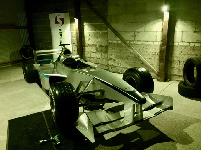 Formel 1 Rennwagen Reifenwechsel Simulator