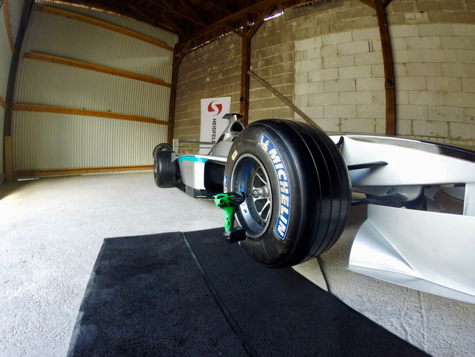 Formel 1 Rennwagen Reifenwechsel Simulator