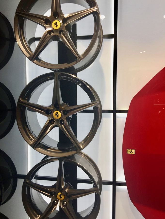 Motorsport Dekoration mieten - Formel 1 Rennwagen selber ...