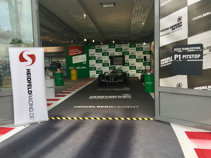 Deko, Rennsport-Dekoration (Ölfasser, Autoreifen) zur Miete mieten leihen