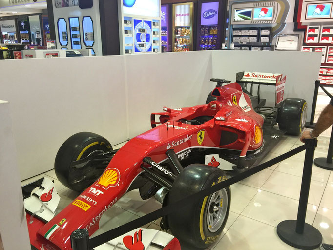 Formel 1 Ferrari Rennwagen mieten für Messe oder Motorsport Event