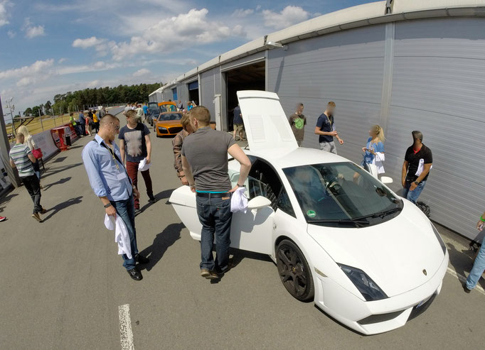 Lamborghini Huracan Gallardo Rennstrecke Berlin fahren