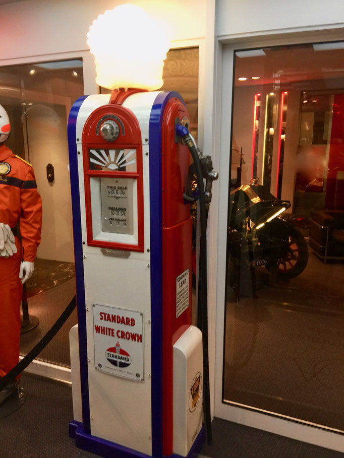 F1 Dekoration ausleihen, Tanksäule mieten, Tankstelle