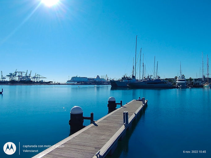 Un muelle para amarrar barcos deportivos