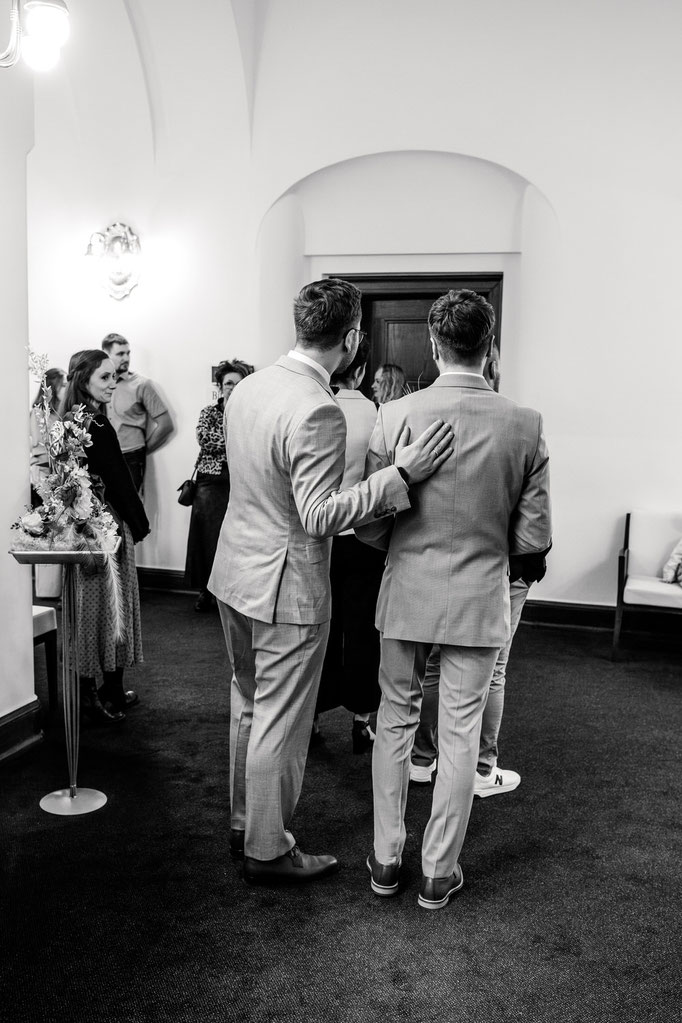 Hochzeitsfotograf Leipzig: emotionale Hochzeitsreportage mit Brautpaar am Hochzeitstag