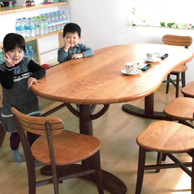オーダー家具 納入事例｜そら豆ダイニングテーブル｜豆型テーブル 神奈川の家具工房ひょうたん蔵