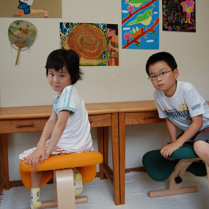 天板がアールになったシンプル学習机（厚木市・N様邸）