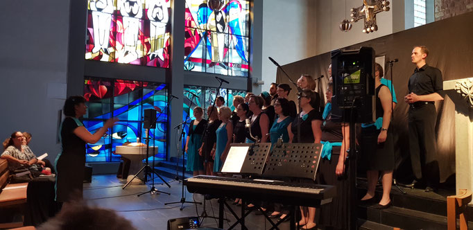 Sommerkonzert in der Katholischen Laurentius Kirche der Injoy Singers Popchor