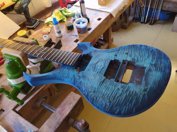 Armins "Ondine" das Original während der Arbeit. Fertigen Sie Ihr ganz eigenes Instrument selbst unter fachkundiger Anleitung.