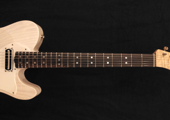 Custom E-Gitarre im Telecaster Style aus dem Gitarrenbaukurs. Fertiges Instrument. Fertigen Sie Ihr ganz eigenes Instrument selbst unter fachkundiger Anleitung.