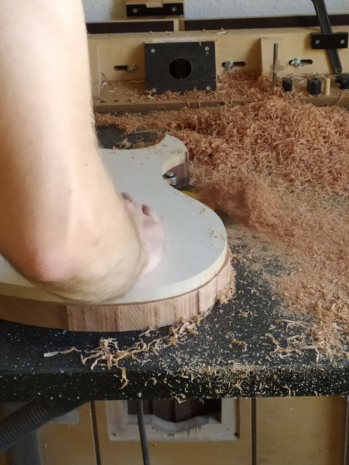 Armins "Ondine" das Original während der Arbeit. Fertigen Sie Ihr ganz eigenes Instrument selbst unter fachkundiger Anleitung.