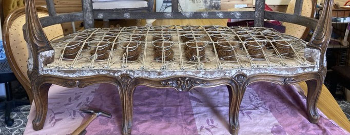 Canapé Style Louis XV - Restauration Le Garage à fauteuils en garniture traditionnelle