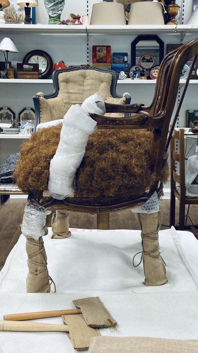 Fauteuil cabriolet de style Louis XV - Restauration Le Garage à fauteuils en garniture traditionnelle 