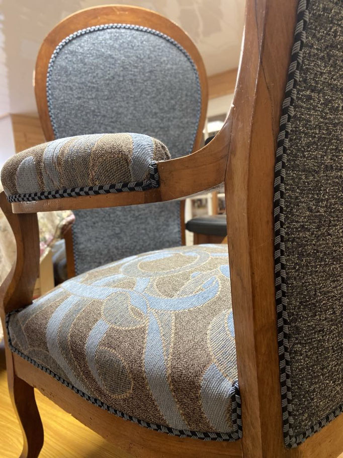 Paire de fauteuils Voltaire - Tissu Casal - Passementerie Houlès