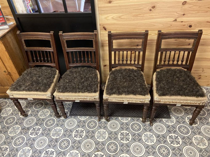 Chaises fabrication Anglaise de la maison John FINCH & Co London - Restauration Le Garage à fauteuils en garniture traditionnelle - Restauration ébénisterie Olivier DUTOT