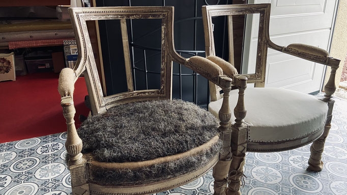 Garnissage garniture traditionnelle en crin fauteuil cabriolet de style Directoire - Le Garage à fauteuils
