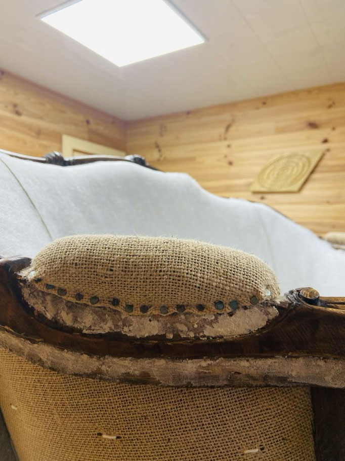 Canapé Style Louis XV - Restauration Le Garage à fauteuils en garniture traditionnelle