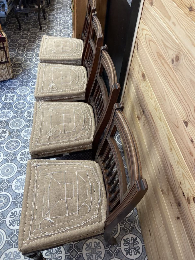 Chaises fabrication Anglaise de la maison John FINCH & Co London - Restauration Le Garage à fauteuils en garniture traditionnelle - Restauration ébénisterie Olivier DUTOT