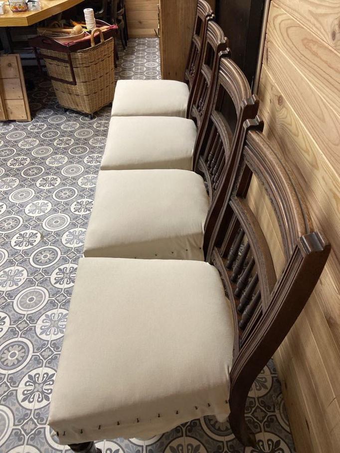 Chaises fabrication Anglaise de la maison John FINCH & Co London - Restauration Le Garage à fauteuils en garniture traditionnelle - Restauration ébénisterie Olivier DUTOT