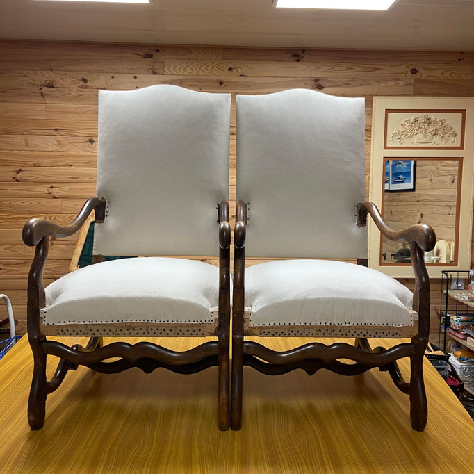 Paire de fauteuils de style Louis XIII - Restauration complète Le Garage à fauteuils en garniture traditionnelle