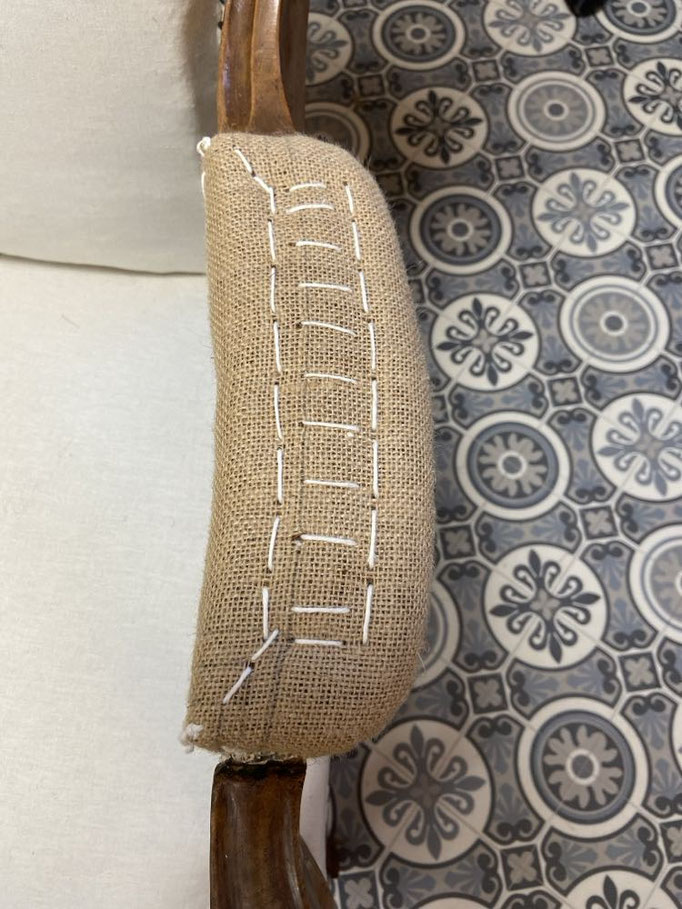 Paire de fauteuils Voltaire - Restauration Le Garage à fauteuils en garniture traditionnelle en collaboration avec stagiaire du GRETA  