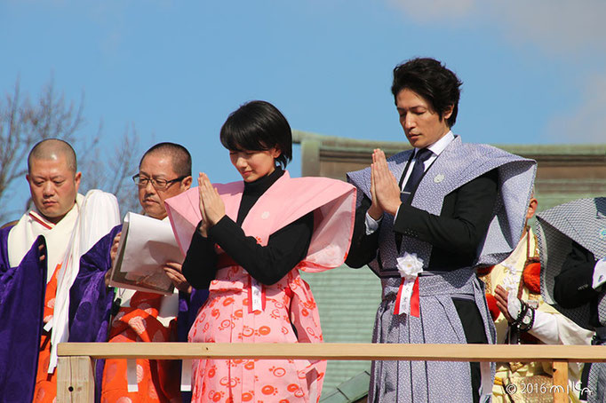 波瑠さんと 玉木宏さん③（「あさが来た」 白岡新次郎・あさのご夫妻役）成田山節分祭にて／2016年（平成28年）