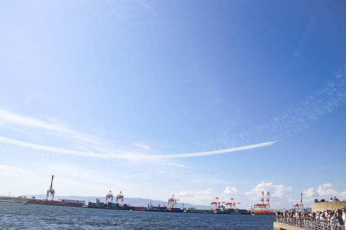 １機が円を描くブルーインパルス②