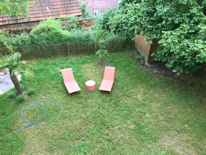 Gemeinsamer Garten mit 2 Terrassen, Sonnenliegen, Obstbäumen, Gemüsebeet, Sauna, Betonbadewanne...