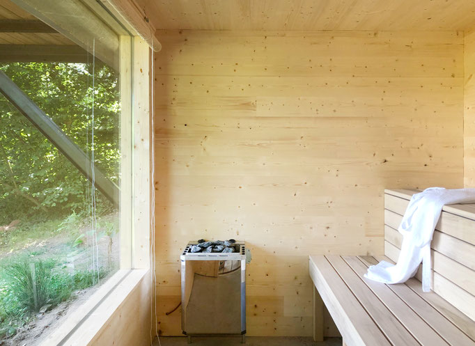Gemütliche Sauna mit Panoramablick über das Tal. Im Winter sonnendurchflutet.