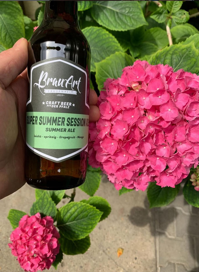 Craftbier mit Hortensie