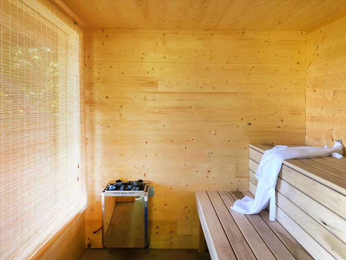Gemütliche Sauna mit Panoramablick über das Tal. Im Winter sonnendurchflutet.