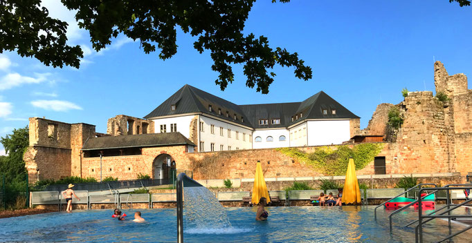 Burg-Schwimmad in Altleiningen