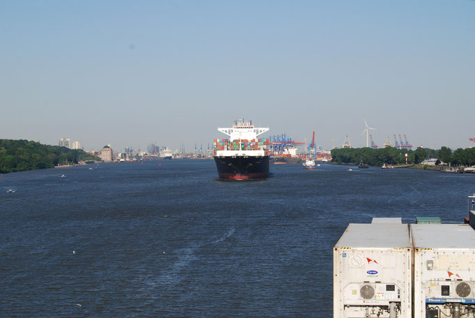 Einfahrt in Hamburg