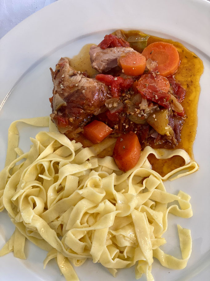 Veal shank with fresh fettuccine by Zsl