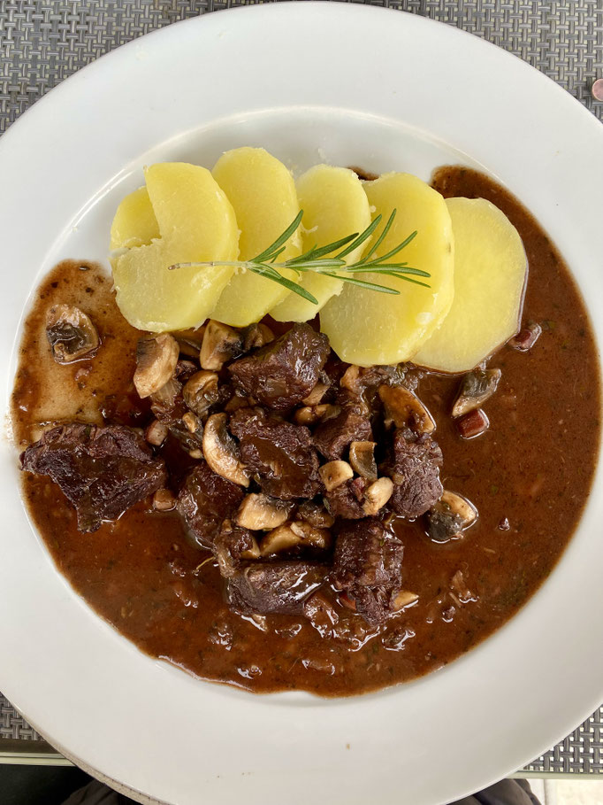 Beef Bourguignon by ZsL 