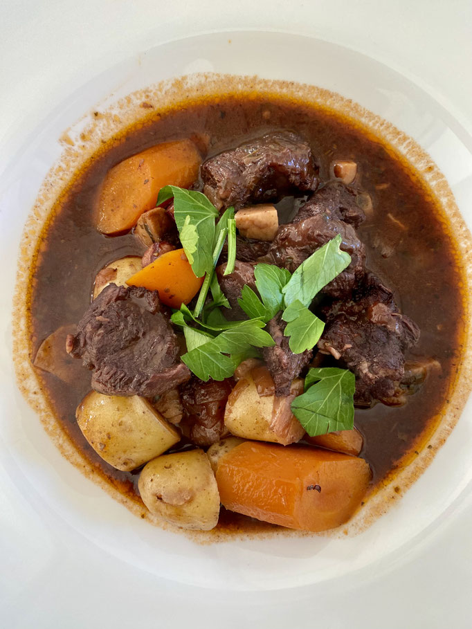 Beef bourguignon by ZsL