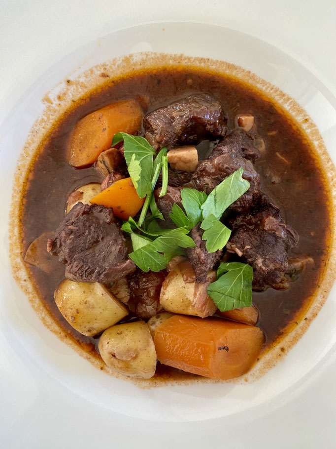 Beef bourguignon by ZsL