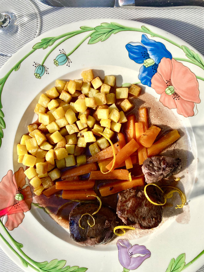 Sautéed venison with caramelized carrots and roasted potatoes by ZsL