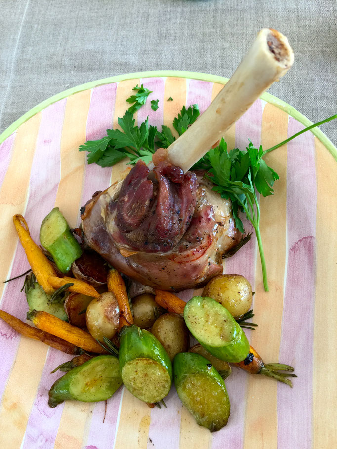 Roasted lamb shank with seasonal vegetables by ZsL