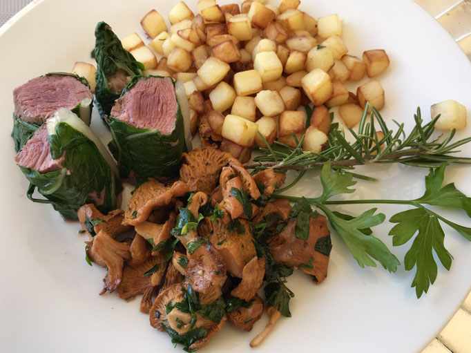 Poached duck with chanterelles by ZsL