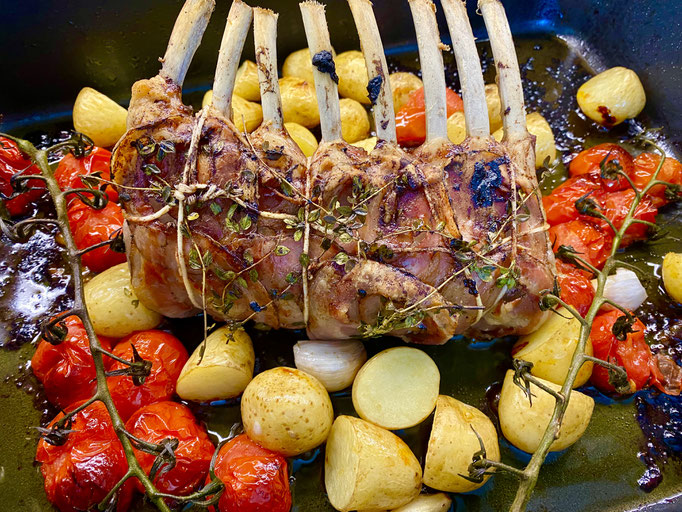 Roasted rack of lamb with small potatoes by ZsL