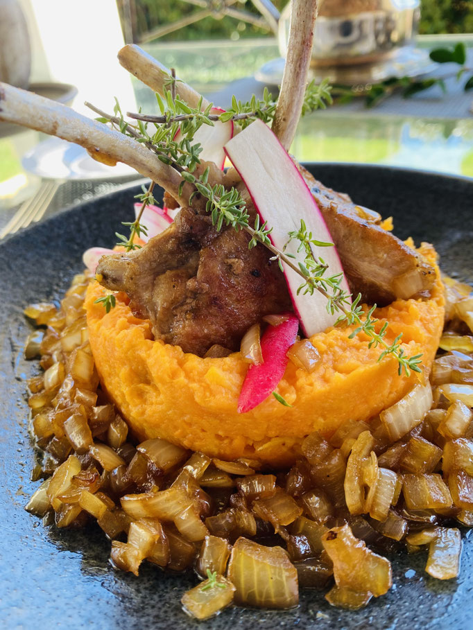 Lamb chops with sweet potatoes puree and caramelized onions by ZsL