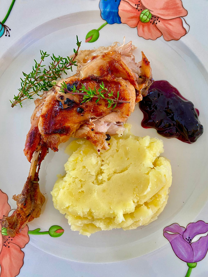 Grilled rabbit with mashed potatoes by Zsl